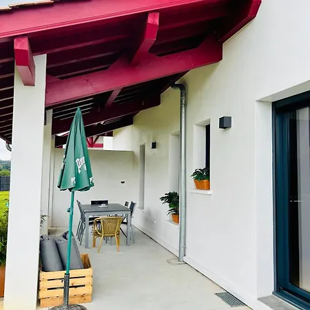 Premium Avec Exterieur Ensoleille Vila