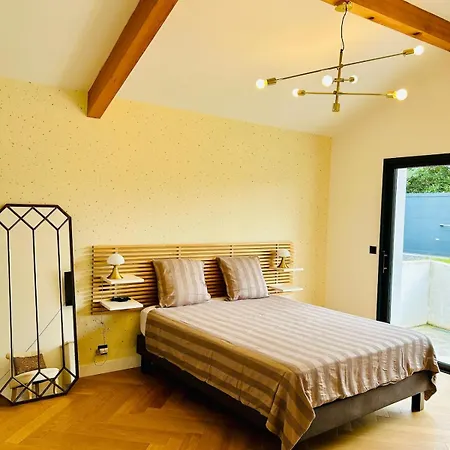 Premium Avec Exterieur Ensoleille Vila